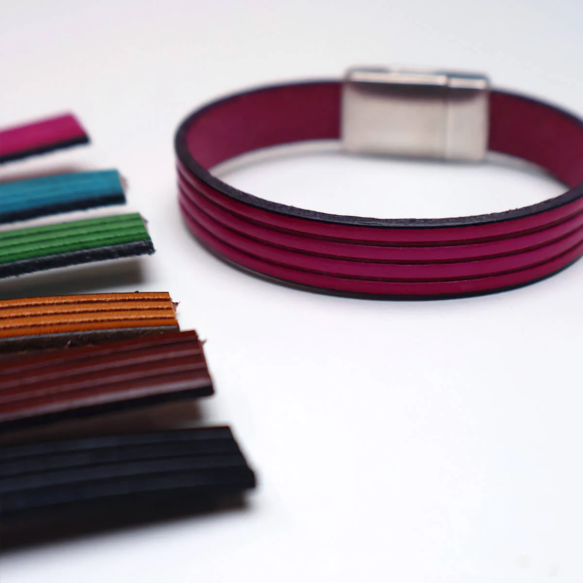 Lacet en cuir plat effet 4 bandes 10mm - Les 10cm