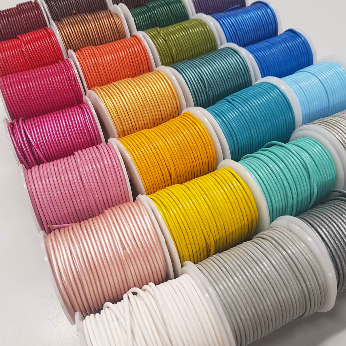 Lacet en cuir Rond - Diamètre 2mm TURQUOISE MÉTALLIQUE 1 mètre de lacet - Image 2